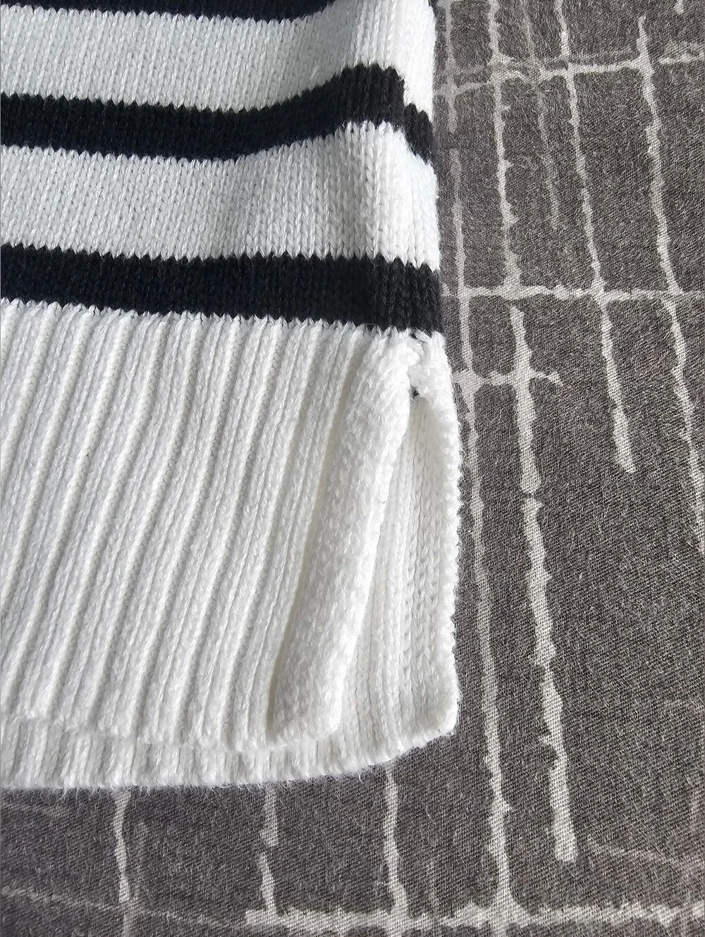 Baby GAP, Striped Crewneck Cotton Sweater in White and Navy, 3 years